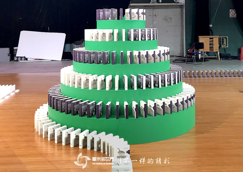 面膜身多米诺骨牌 为《天天向上》添新意