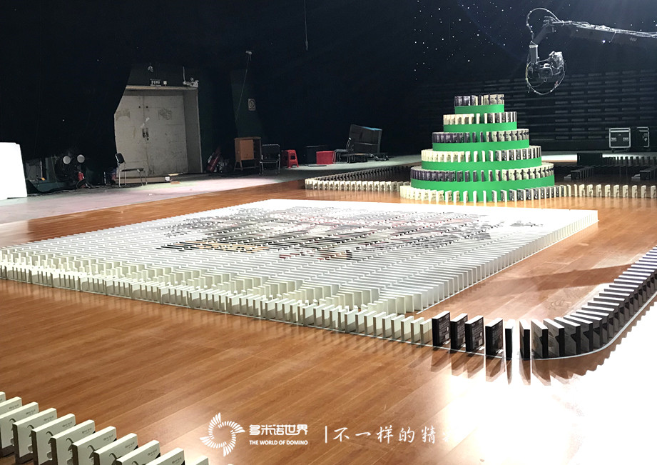 面膜身多米诺骨牌 为《天天向上》添新意