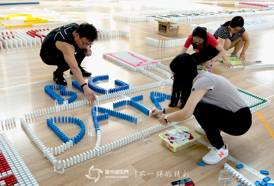 别开生面的戴姆勒奔驰创意多米诺团队大挑战