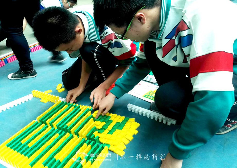 多米诺助力中考同学“勇攀高峰，圆梦景山”   