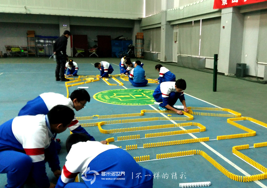 零零后在多米诺世界 “重走长征路”   