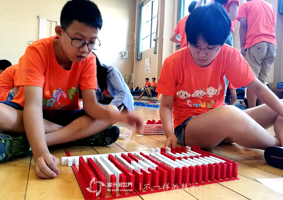 学而思学霸挑战多米诺，提升自我赢未来