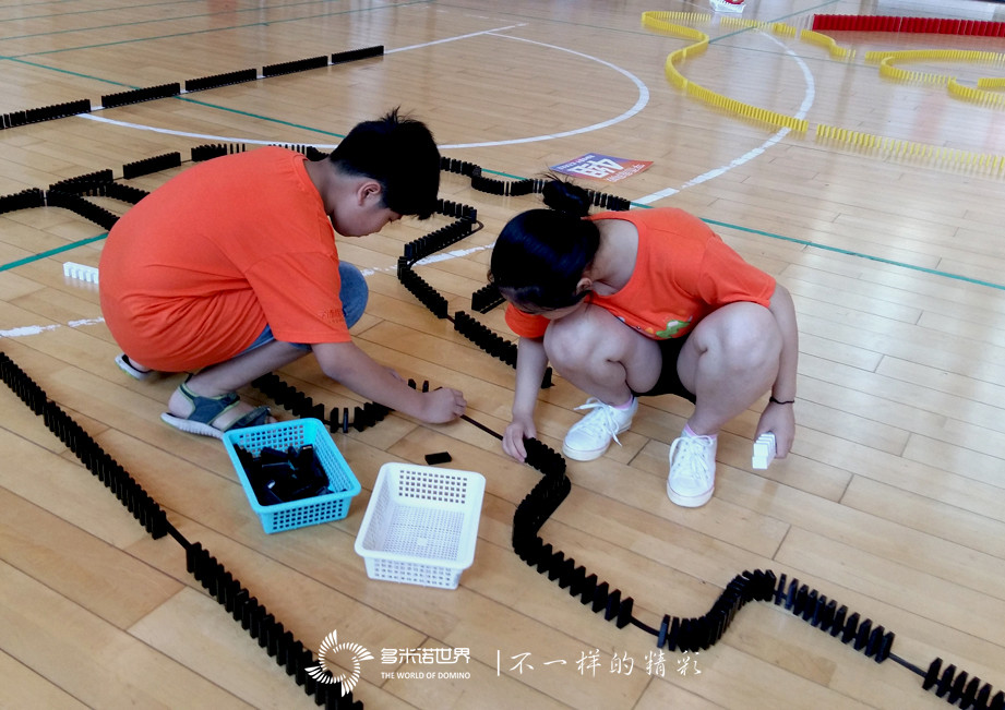 学而思学霸挑战多米诺，提升自我赢未来