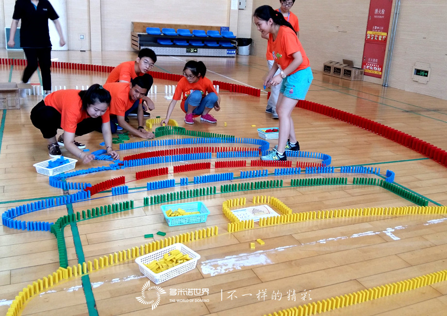 学而思学霸挑战多米诺，提升自我赢未来