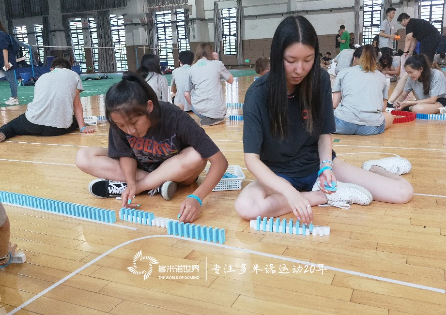 上海美国学校多米诺骨牌团队大挑战